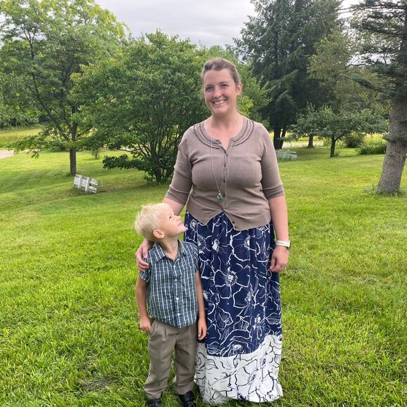 Meet your Posher, Emily - Picture 3 of 5